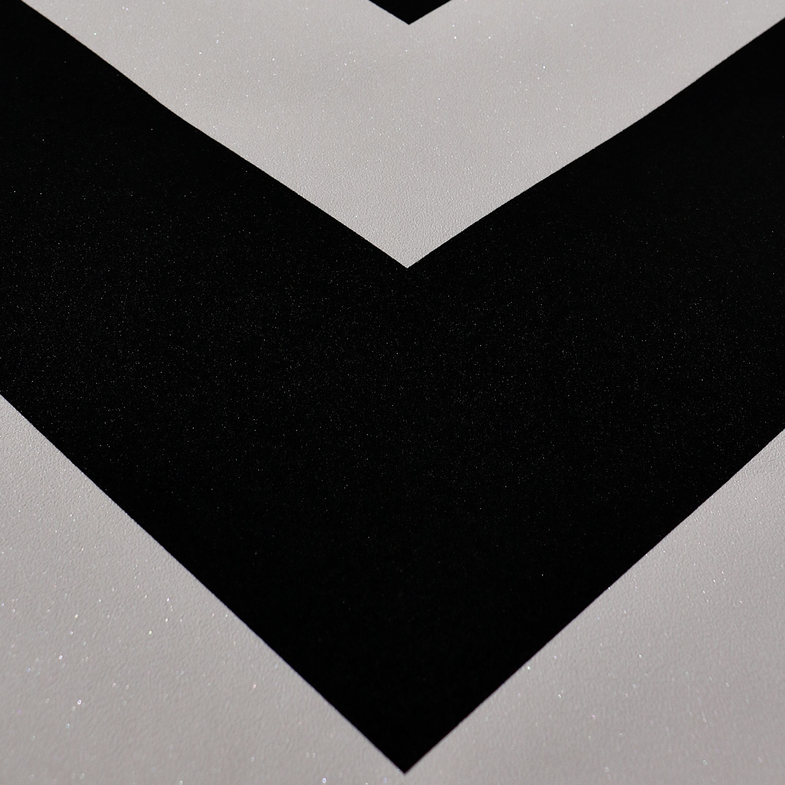 Black & White Glittery Arrow Design Vinyl Home Decor Wallpaper - Image 3