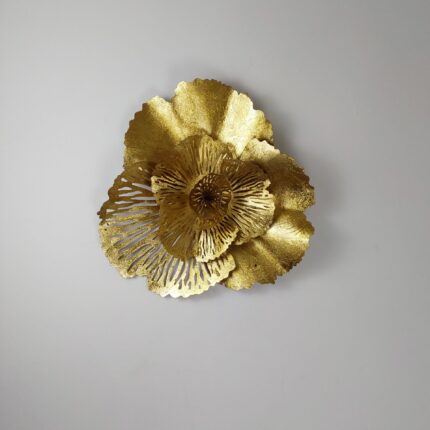 Wall art single flower crafted from metal