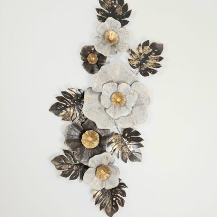 Elegant floral metal piece