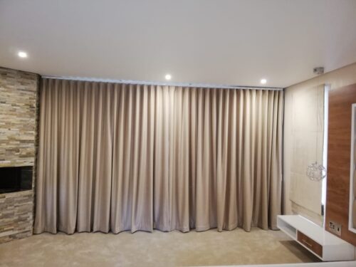 Wave stud curtain