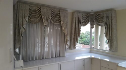 Swag and tail curtain