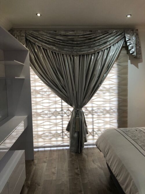 Swag & tail curtain